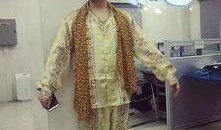 网红吃瓜换衣服视频,一场视觉盛宴背后的故事